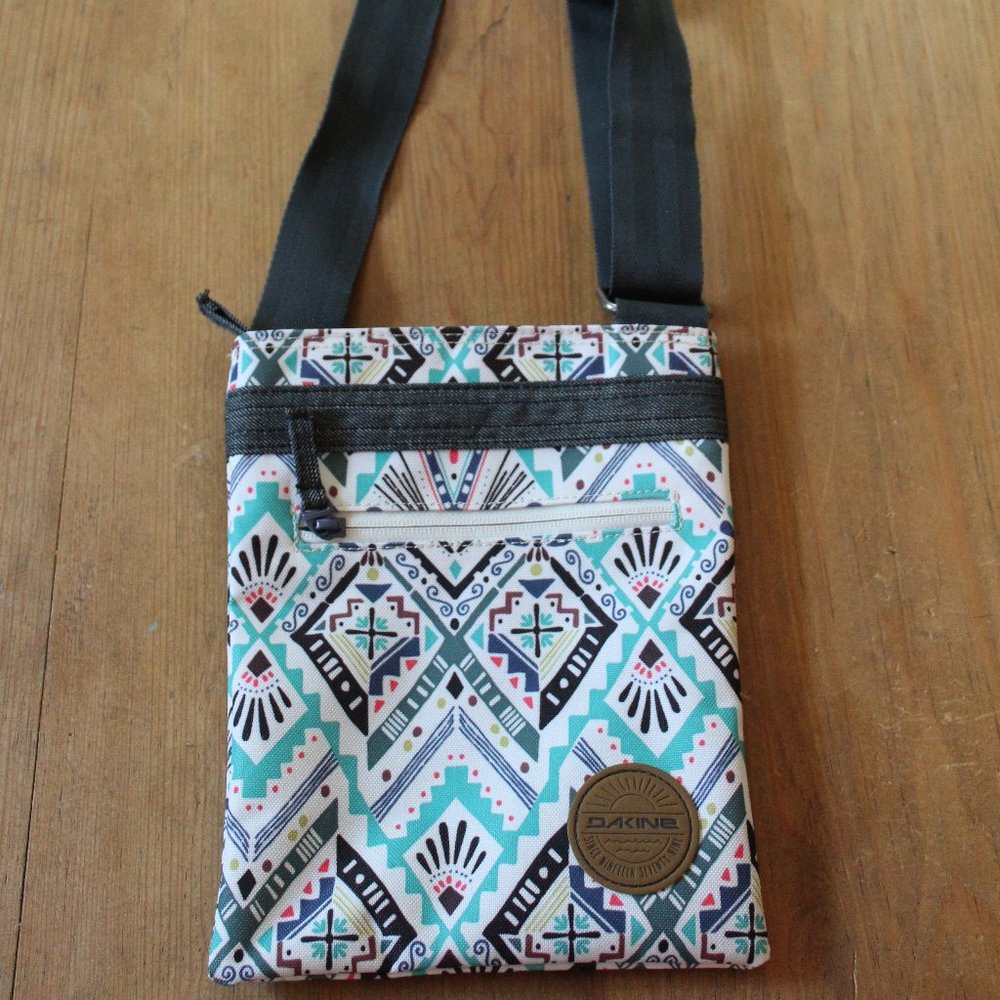 Dakine Jive Crossbody w/ Adjustable Shoulder Strap